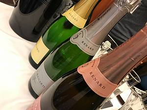 Francouzské vinae reprezentovalo - mimo nkolika dalších - svými víny i vinaství Renard z oblasti Champagne.