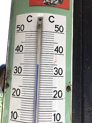 V den sbìru nás trápilo ”pouhých” 35 stupòù ve stínu, ale naše meteostanice namìøila ve vinici rekord letošního léta s hodnotou 40,4 °C.