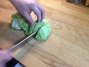 Octová zálivka perfektnì dochutí zeleninové saláty, podle mì èím jednodušší, tím lepší.