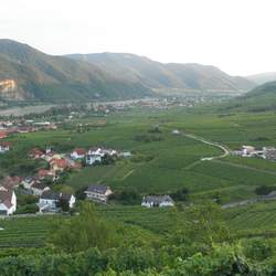 Rozsáhlé údolí v Dolním Rakousku na majestátné øece Dunaj, pár desítek kilometrù proti proudu od Vídnì. Mimoøádnì hodnotný region, který je zapsaný na seznamu svìtového dìdictví UNESCO, je jedním z...